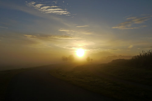 Landschap met opkomende zon