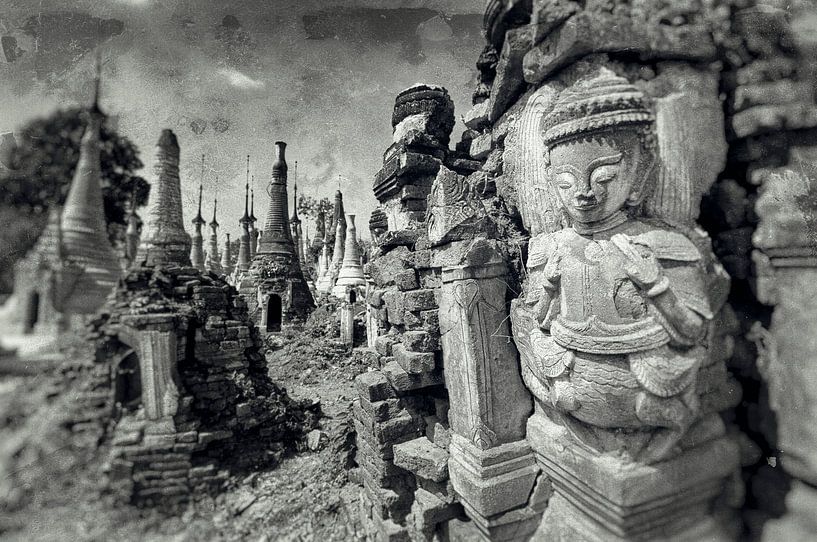 Pagode's indein Myanmar. van Ron van der Stappen