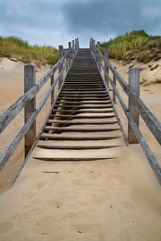 Houten trap in de duinen van Roland de Zeeuw