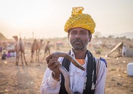 Snake charmer at the camel fair in Pushkar by Teun Janssen