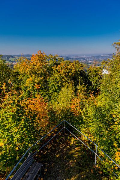 Les ruines du château de Scharfenburg en robe d'automne par Oliver Hlavaty