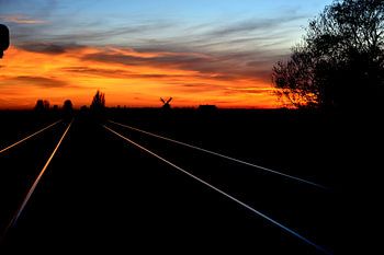 Windmolen met vergezicht over het spoor