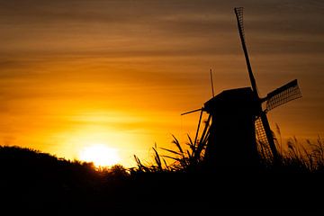 Zonsondergang bij Kinderdijk van Vienna's Photos