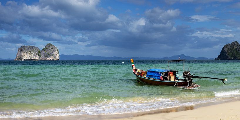 Silent freedom - The longtail boat on the paths of paradise by Walter G. Allgöwer