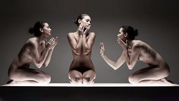 Fine-Art Photography - Trois femmes nues en train de dialoguer