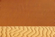 Detail einer Sanddüne in der Wüste Sahara. von Frans Lemmens Miniaturansicht