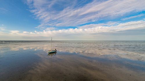 Wachten op hoog water op het wad van Texel