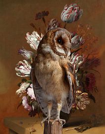 Schleiereule im Blumenstillleben von StudioMaria.nl