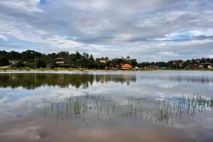 Stille und Spiegelungen auf dem See von Saen Monourom