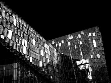 FineArt in zwart-wit, Harpa center, Reykjavik van Eddy Westdijk