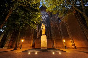 Widerstandsdenkmal auf dem Domplatz in Utrecht vor der Domkirche
