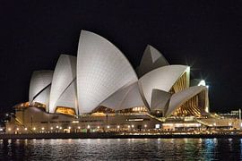 The Sydney Opera House by night by Frank's Awesome Travels