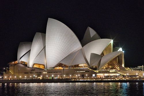 Het Sydney Opera House bij nacht