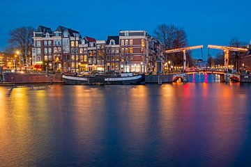 Stadtbild von Amsterdam mit Sonnenuntergang an der Amstel von Eye on You