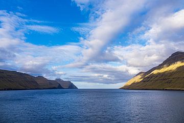 View of the rocks of the Faroe Islands with clouds by Rico Ködder