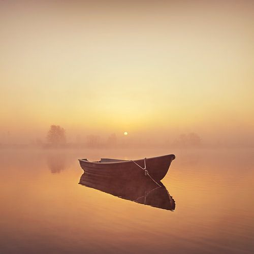 Lever de soleil au bord de l'eau