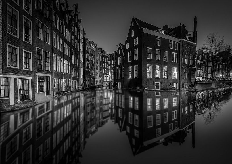 Amsterdam Canal in Black and White at night. by Mario Calma