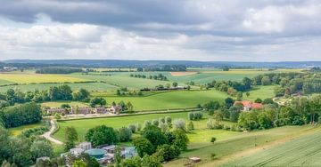 Luchtfoto van het Miljoenenlijntje in Zuid-Limburg van John Kreukniet