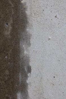 Betongefälle von weiß zu braun, von alt zu neu