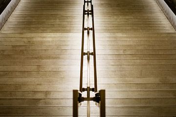 Moderne trap in gouden licht - Karlsplatz Stachus, Munchen van Andreea Eva Herczegh