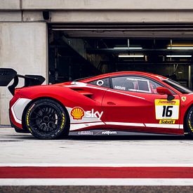 Ferrari 488 Challenge Evo on track sur Ansho Bijlmakers