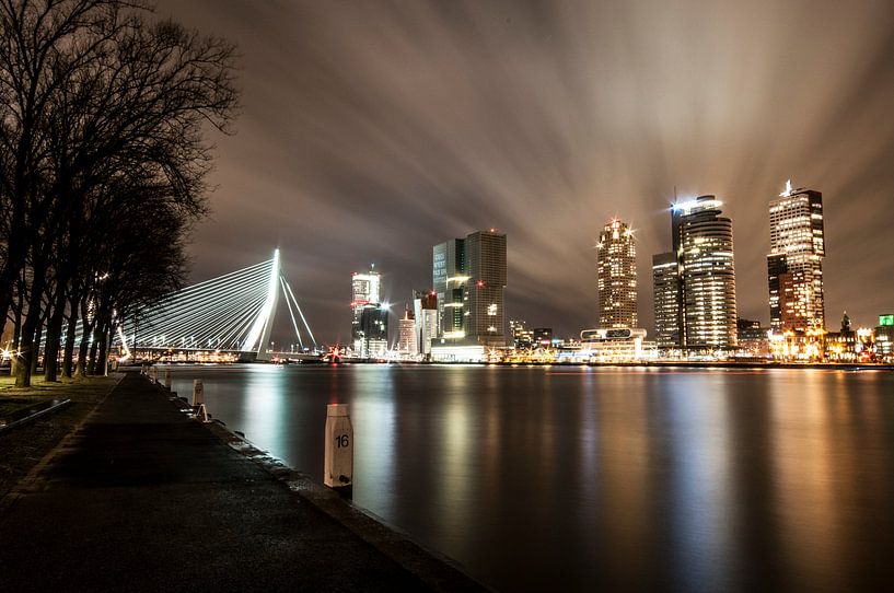 Rotterdam avondfoto van Ton de Koning