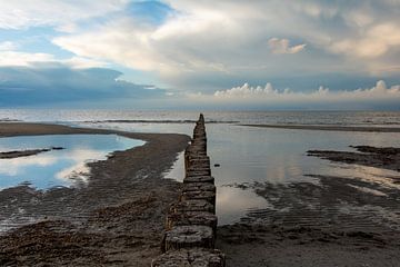 Brise-lames sur la mer Baltique sur Claudia Evans