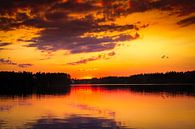Der Sonnenuntergang nach einem warmen Tag in Jämtland Schweden von Hamperium Photography Miniaturansicht