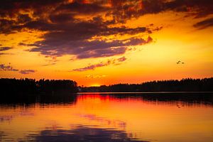 Le coucher du soleil après une chaude journée à Jämtland en Suède