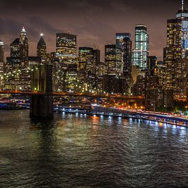 New York avond skyline van Ruurd Dankloff