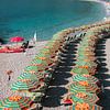 L'été à Cinque Terre Monterosso | Plage, parasols et mer | Tirage photo Italie photographie de voyage sur HelloHappylife