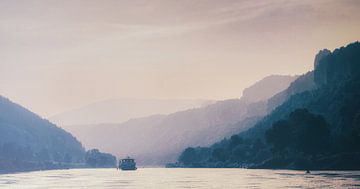 Panorama uitzicht op de Elbe in Bad Schandau van Jakob Baranowski - Photography - Video - Photoshop