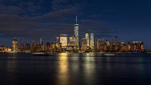 Skyline von New York City bei Nacht