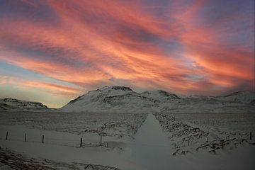 Island, Landschaft mit Sonnenuntergang