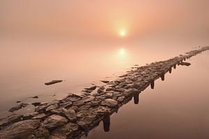 Lever de soleil le long de l'IJsselmeer sur John Leeninga