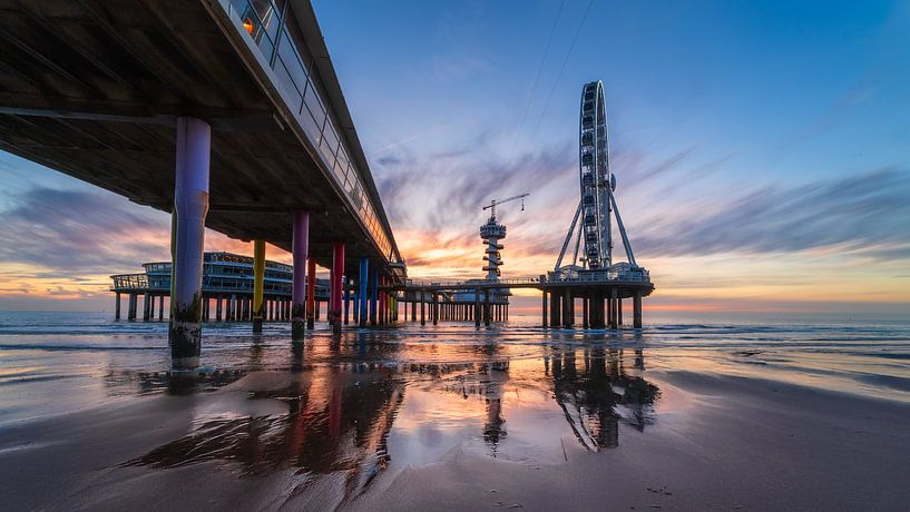 „Unter der Pier, Scheveningen“ von Arno Prijs