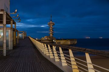 de Pier in Scheveningen, avondfoto 1 van Ron A.B.