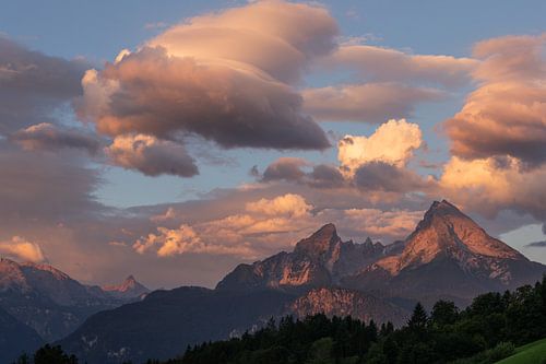 Epische zonsopgang bij Maria Gern met uitzicht op de Watzmann.