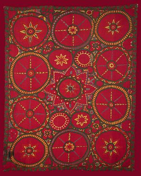 Vintage rood, groen, geel suzani tapijt. Geborduurd textiel. Aziatische kunst.