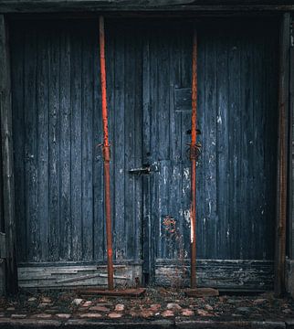 The old gate to be supported. by Robby's fotografie