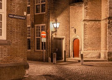 Sfeervol straatje in Leiden van Patrick Herzberg