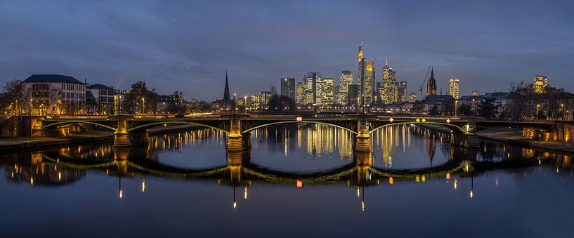 Mainhattan, Francfort Allemagne par Dennis Donders