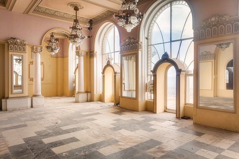 Spiegel Kamer in Casino Constanta. van Roman Robroek - Foto's van Verlaten Gebouwen