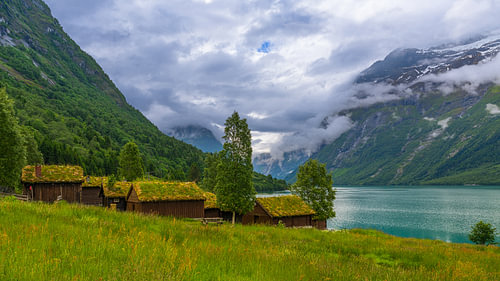 Seter-Bauernhof bei Lovatnet, Vestland, Norwegen von Henk Meijer Photography