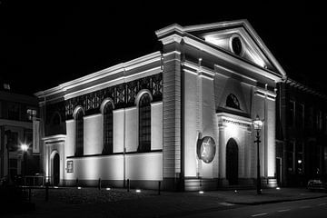 Joodse synagoge in Kampen in zwart-wit van Marcel Runhart
