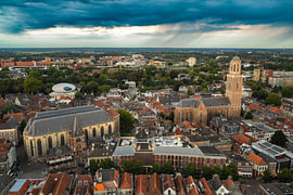 Zwolle aus der Vogelperspektive bei einem Sommer-Sonnenaufgang von Sjoerd van der Wal Fotografie