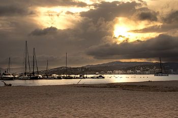 Un silence doré au-dessus du port de Palamós