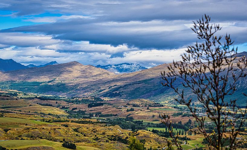 Uitzicht over het dal, Lake County, Nieuw Zeeland van Rietje Bulthuis
