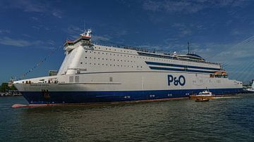 P&O Pride of Hull tijdens de Wereldhavendagen 2024. van Jaap van den Berg