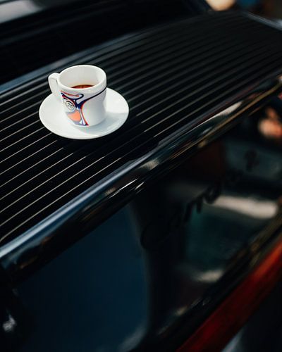 Le rituel du matin : un espresso sur une machine à refroidissement par air